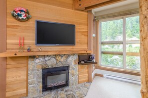 Smart TV, fireplace