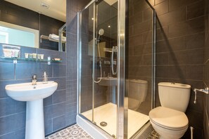 Standard Double Room, Ensuite | Bathroom - The Ox Pub & Rooms (Poole)