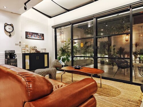 Hidden 4-bedroom townhome with AC/WiFi in Ekkamai