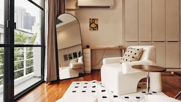 Smart TV, books, music library, stereo