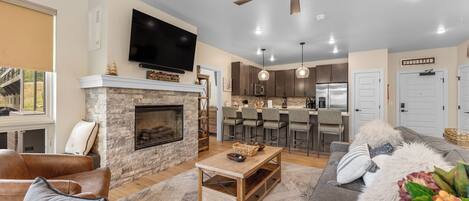 Condo (2 Bedrooms) | Front of property