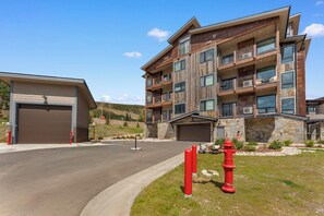 Condo (2 Bedrooms) | Exterior