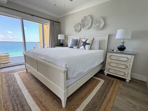 3 bedrooms, iron/ironing board, travel cot, free WiFi - Emerald Isle # 1601 •NEW To The Market• Sleeps 8 • Beach Service • End Unit (Pensacola Bach)