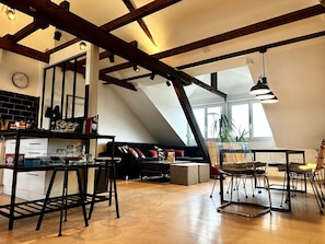 Dining - Vintage Loft • 155 m² • 4 bedrooms • Parking, Netflix, Ultra-fast fiber Wifi (Mulhouse)