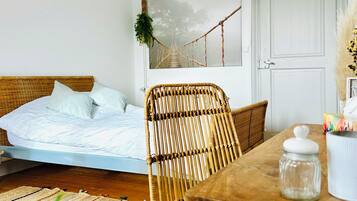 4 bedrooms, desk, iron/ironing board, travel crib