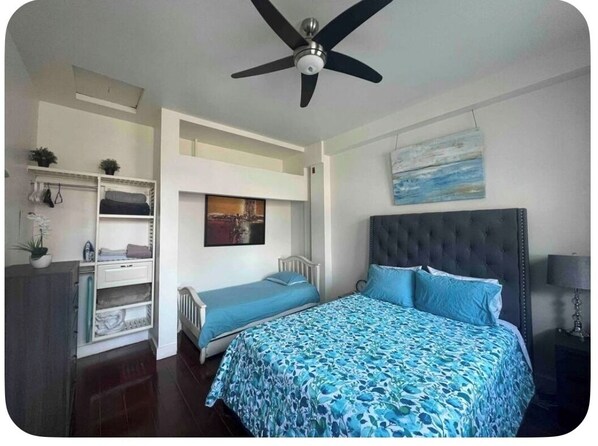 Iron/ironing board, Internet, bed sheets