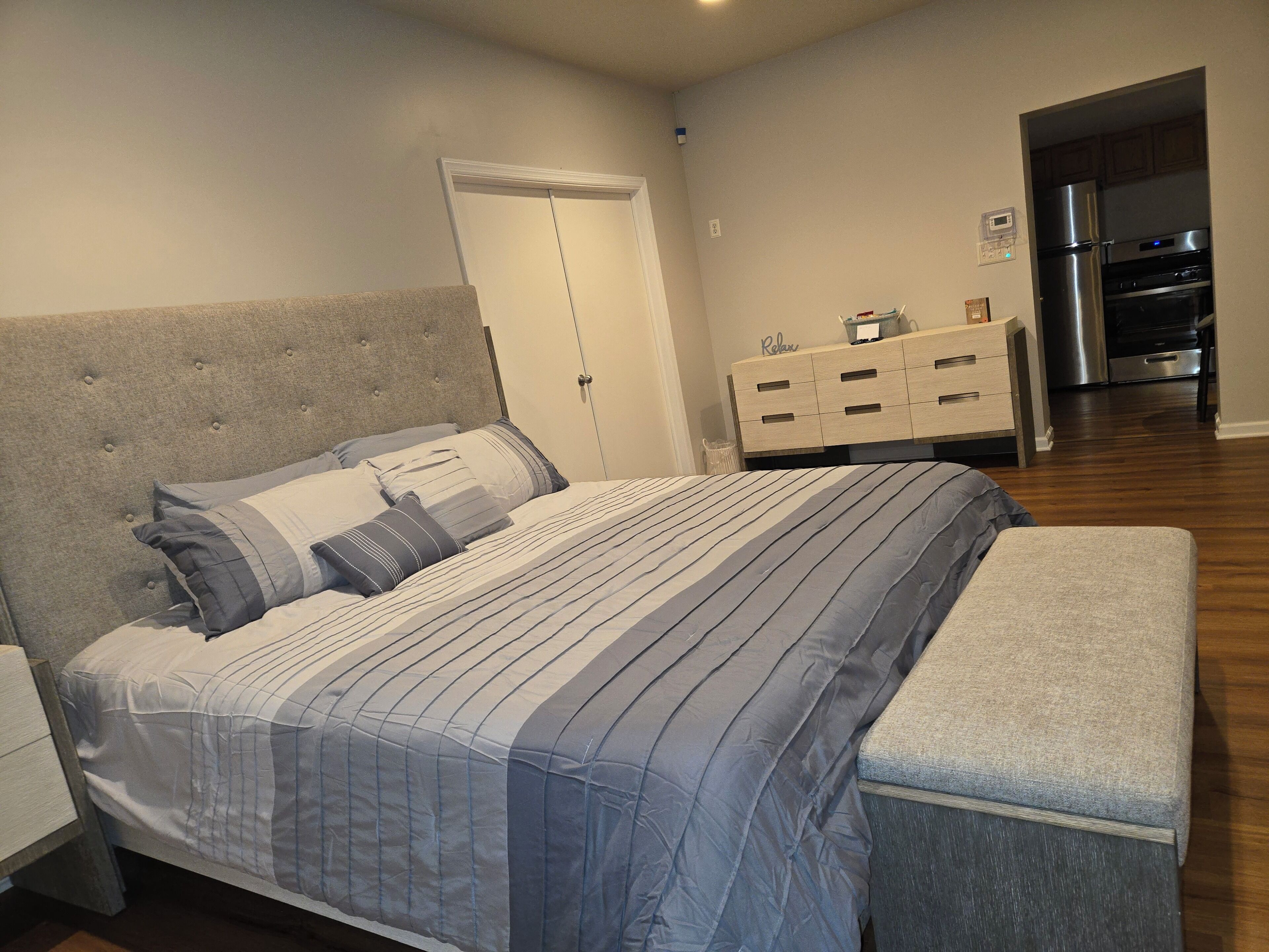 1 habitación, tabla de planchar con plancha, wifi y ropa de cama 