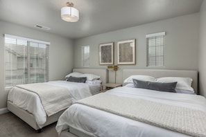 4 bedrooms, iron/ironing board, WiFi, bed sheets