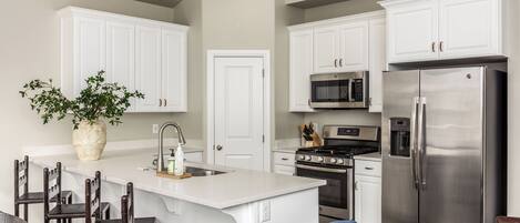 Micro-ondes, four, plaque de cuisson, lave-vaisselle