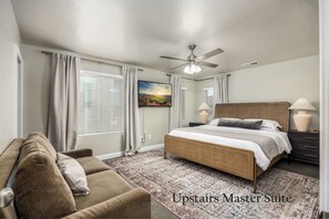 4 bedrooms, iron/ironing board, WiFi, bed sheets