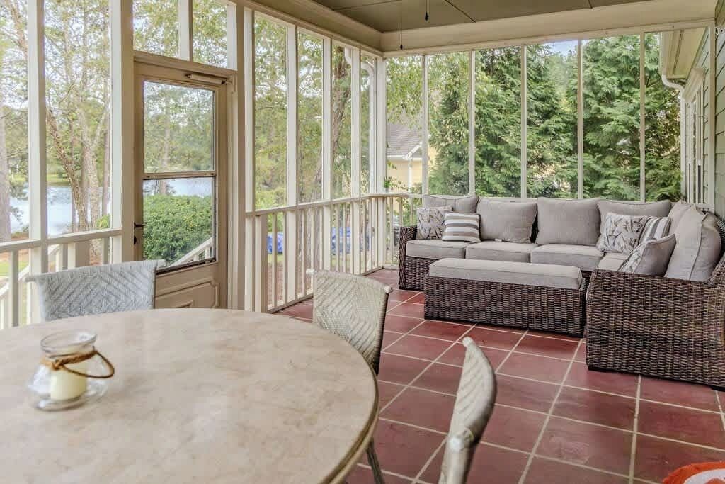 TV, videospill og kontorer