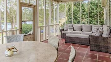 TV, videospill og kontorer