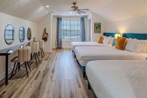 5 chambres, bureau, fer et planche à repasser, lit parapluie