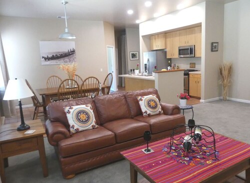 Stay In The Heart of Downtown