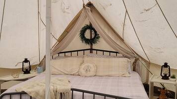 1 bedroom, desk, free WiFi, bed sheets