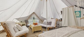 Luxurious Fall Camping near Hiking Trails Wine Tours Mountain Views