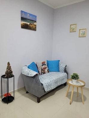 Comfort-Apartment, Poolblick | Wohnbereich