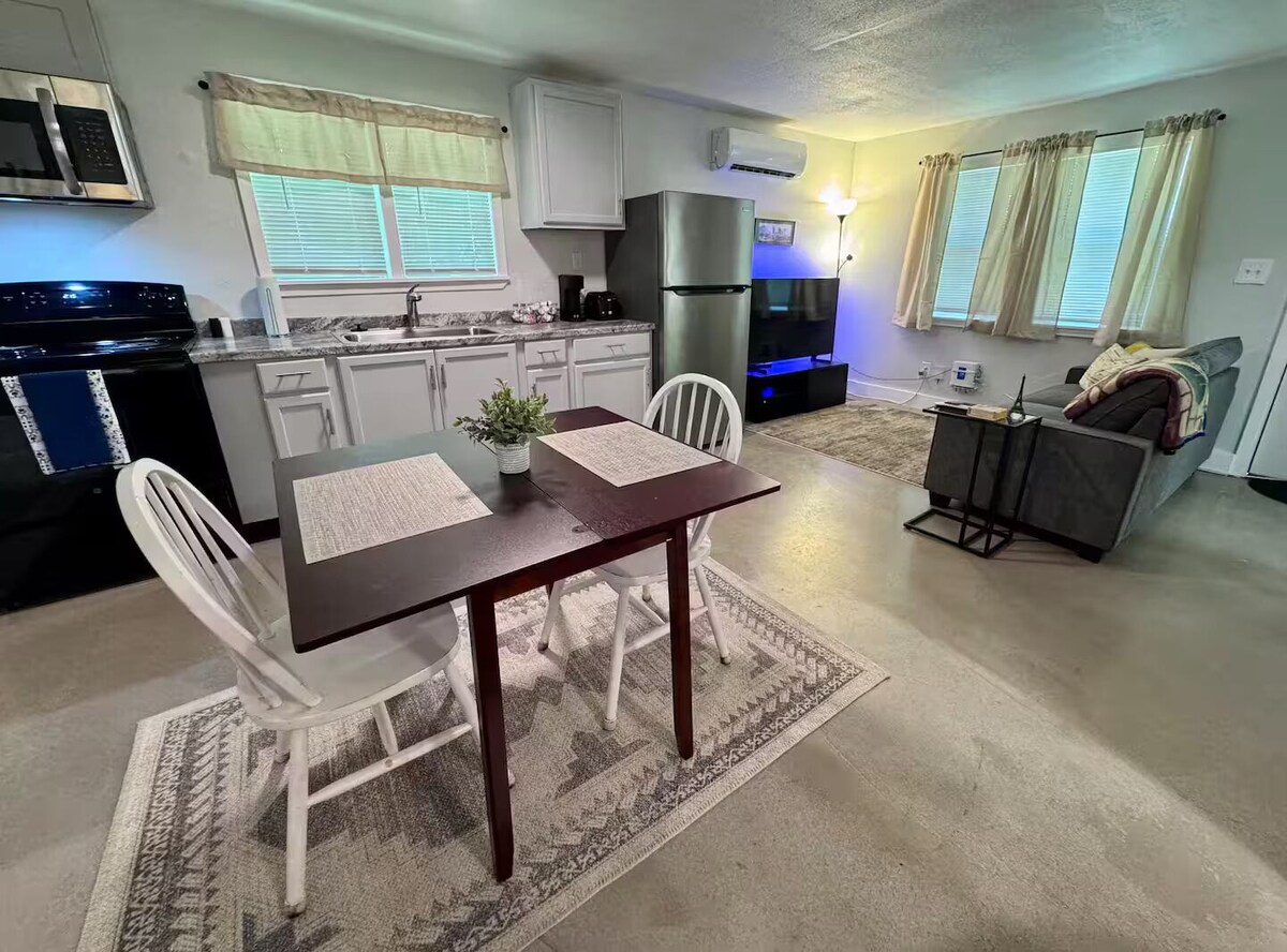 Dallas - Bishop Arts Guest Cottage - Pet Friendly!