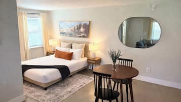 1 slaapkamer, een strijkplank/strijkijzer, gratis wifi, beddengoed