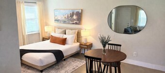 Dallas - Bishop Arts Guest Cottage - Pet Friendly!