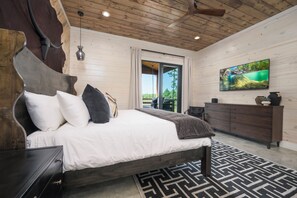 5 bedrooms, desk, iron/ironing board, free WiFi