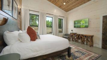 5 bedrooms, desk, iron/ironing board, free WiFi