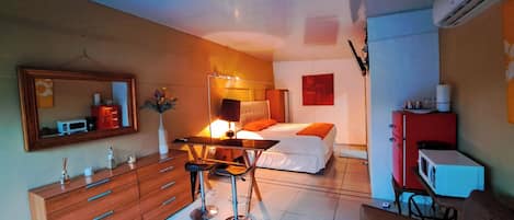 1 quarto, acesso à internet, roupa de cama