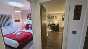 2 chambres, fer et planche à repasser, Wi-Fi, draps fournis