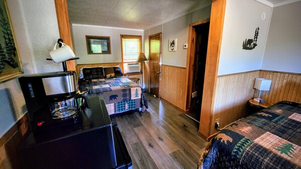 Decoración individual, wifi gratis, ropa de cama