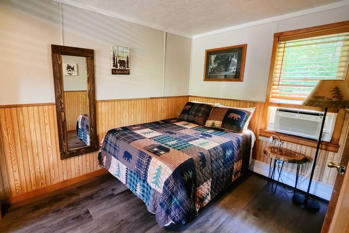 Individually decorated, free WiFi, bed sheets