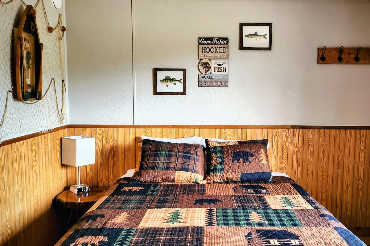 Individually decorated, free WiFi, bed sheets