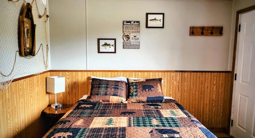 Maple Grove Lodging