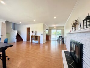 Interior - Large House 5 Bedrooms with Kitchen & Laundry Near YVR Airport & Transit (Richmond)