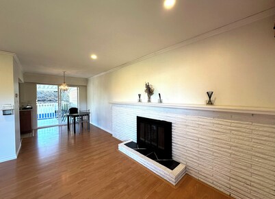 Large House 4 Bedrooms with Kitchen & Laundry Near YVR Airport & Transit