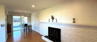 Large House 4 Bedrooms with Kitchen & Laundry Near YVR Airport & Transit