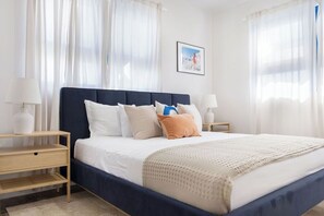 Room, 1 King Bed with Sofa bed, Non Smoking