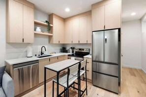 Fridge, microwave, oven, stovetop - 2026 World Cup | Rooftop View, Light Rail, Parking (Seattle)