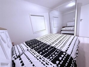 WiFi, bed sheets