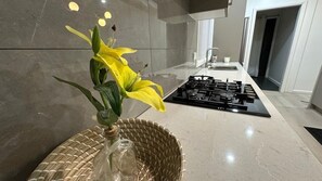 Frigorífic, microones, forn i placa de cuina