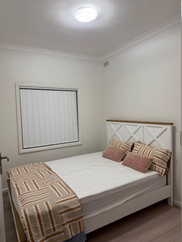 WiFi, bed sheets