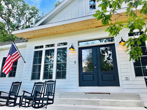 Brand New Lakeview Retreat: Beautiful Delavan Lake Views & Private Lake Access