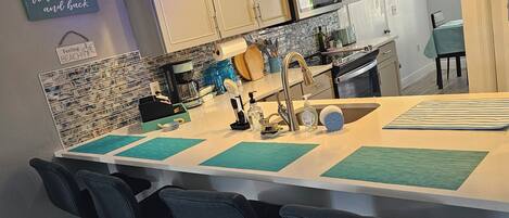 雪櫃、微波爐、焗爐、爐具