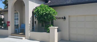 2BR Near Siesta Key Beach Walk to Gulf Gate Best Location, Walk everywhere
