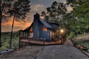 Exterior - Cavalier Cabin - Pet Friendly | Hot Tub | Mountain View | Game Room (Blue Ridge)