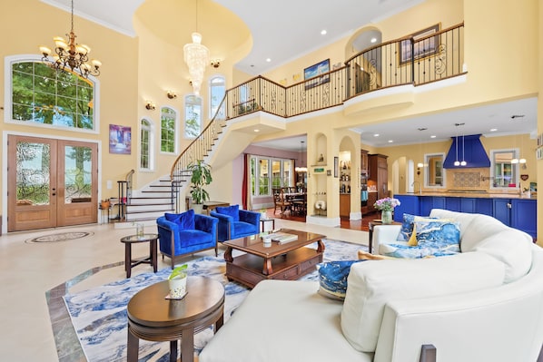 Smart TV, fireplace, books, computer monitors - Oasis@LKN - dock, pool, hot tub, chef-kitchen, firepit, Rec-room, 20min to CLT (Huntersville)