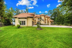 Exterior - Oasis@LKN - dock, pool, hot tub, chef-kitchen, firepit, Rec-room, 20min to CLT (Huntersville)