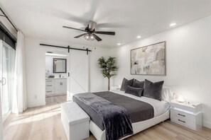 4 Schlafzimmer, Schreibtisch, Bügeleisen/Bügelbrett, kostenloses WLAN