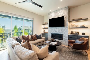 Smart TV, fireplace