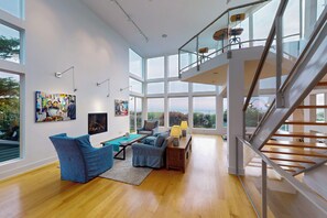 Living area - Seaview Oasis (Victoria)