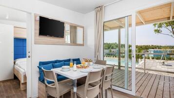 Mobile Home | Dining